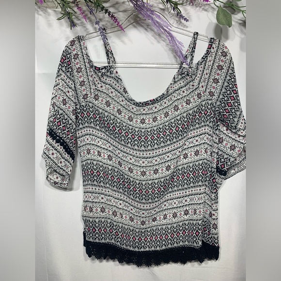 Arizona Jean Co. Juniors Cold Shoulder Top - Picture 1 of 5